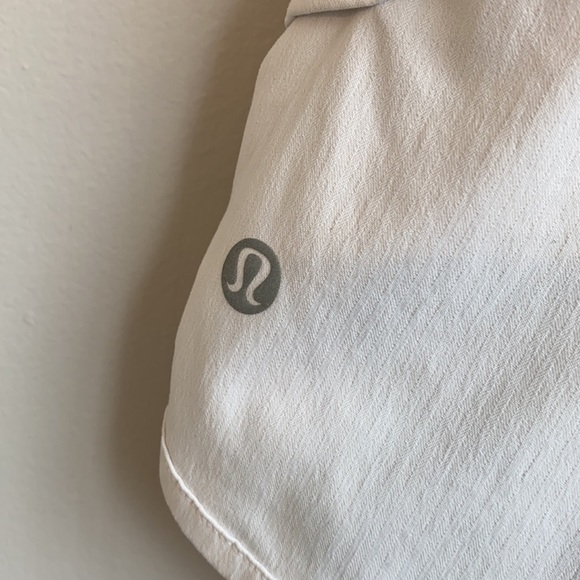 Lululemon speed up shorts 2.5 inches SZ 4 - Picture 3 of 5